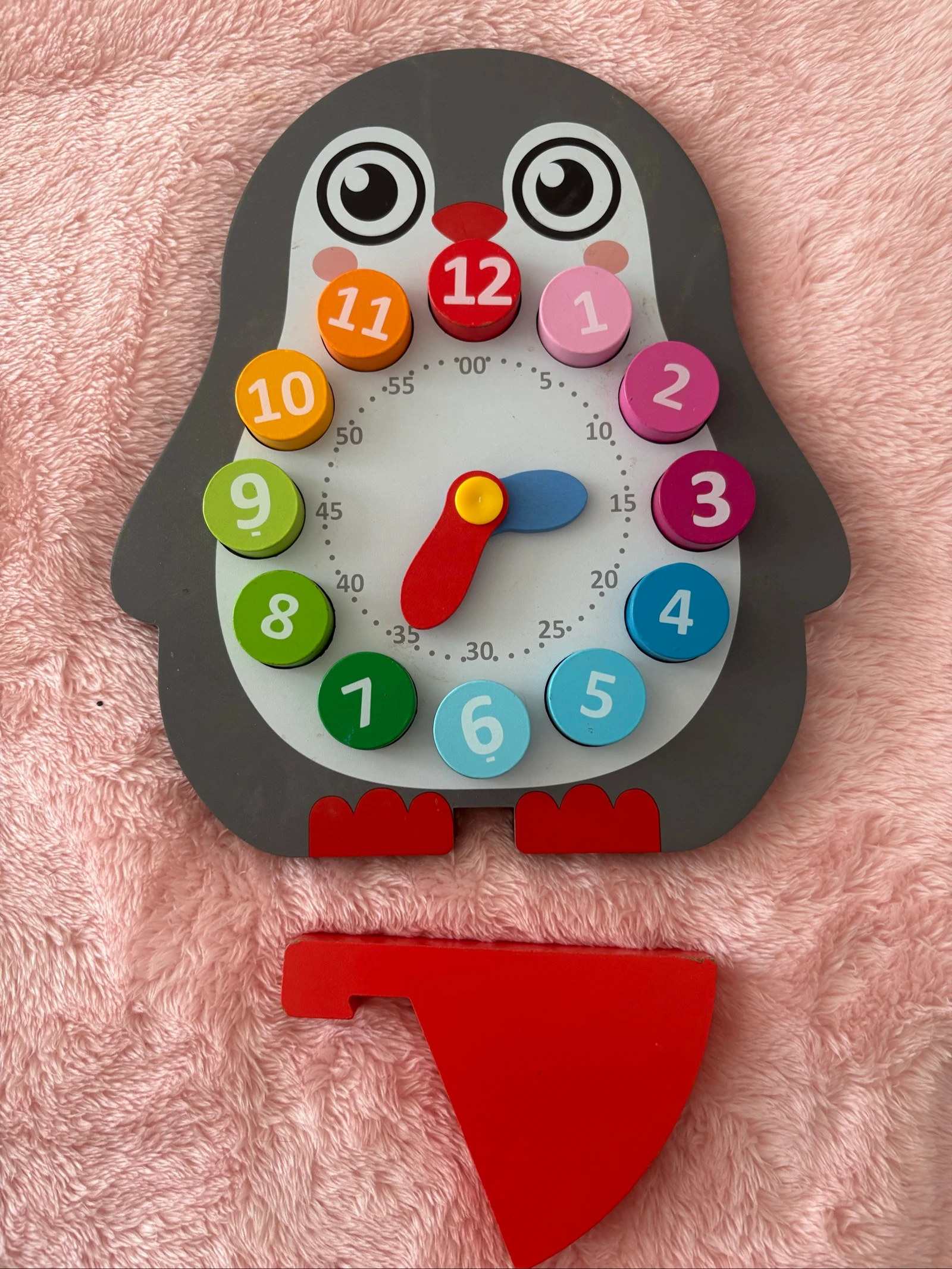 Horloge pédagogique en bois Pingouin - Apprendre l'heure en s'amusant